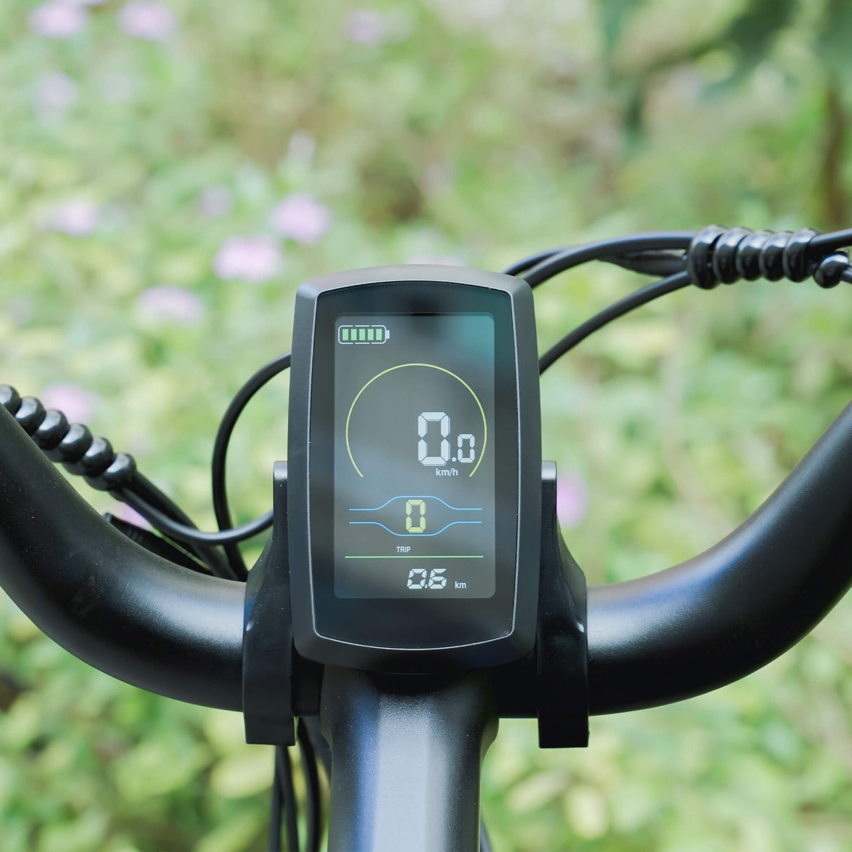 CYRUSHER Rover 26 Zoll Elektrofahrrad mit Fatbike-Reifen und Fully-Federung 250W Motor 52V 15,6Ah Batterie