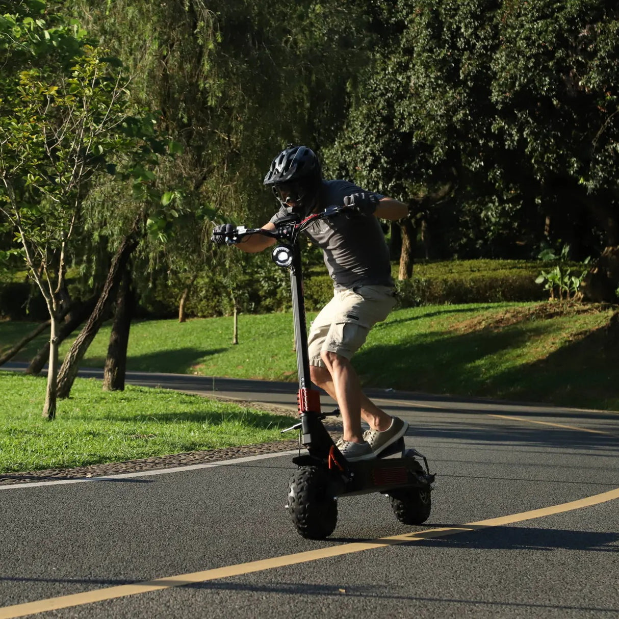 YUME Predator 13" All-Terrain Elektro-Roller 4000W*2 Doppelmotoren 72V 50Ah Batterie