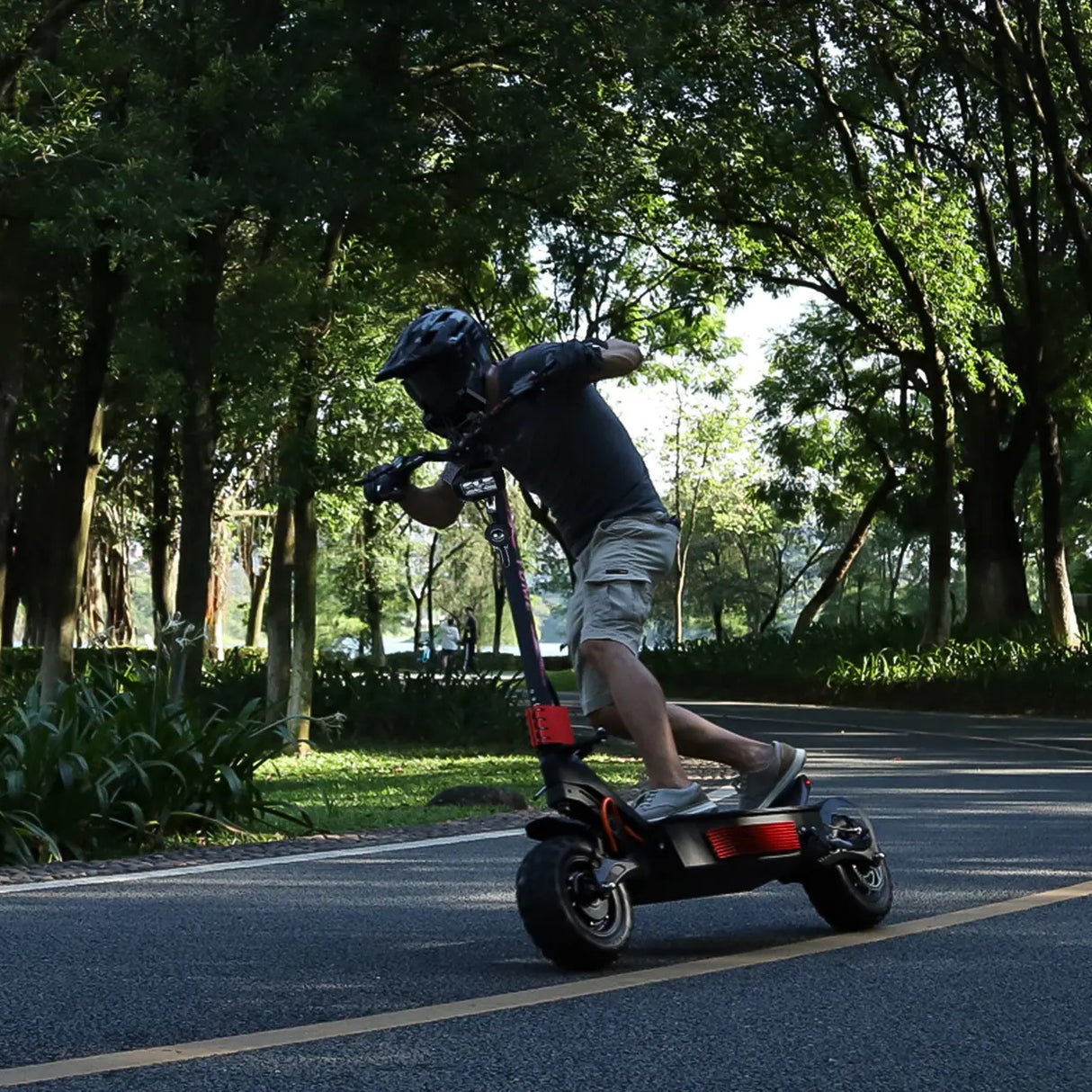 YUME Predator 13" All-Terrain Elektro-Roller 4000W*2 Doppelmotoren 72V 50Ah Batterie